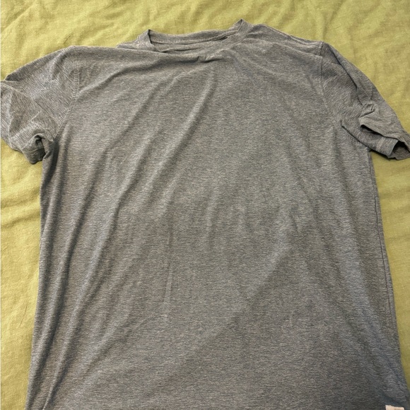 VUORI Workout Shirt. Men’s Large. Blue. - Picture 3 of 3